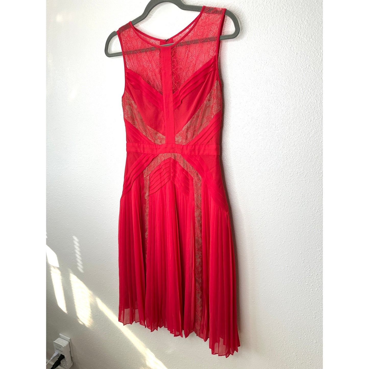 BCBGMAXAZRIA Raya Red Sleeveless Chevron Pleated Lace Dress 6