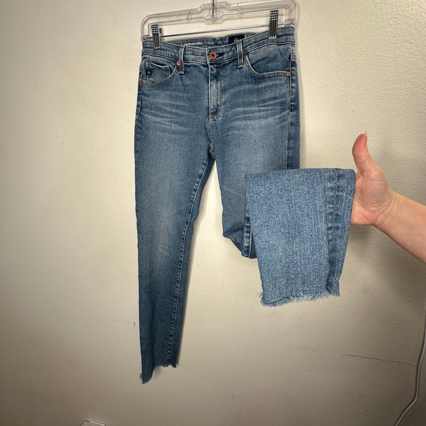 AG The Prima Ankle Raw Hem Cigarette Ankle Med Wash Blue Skinny Jean 27 Zip Fly