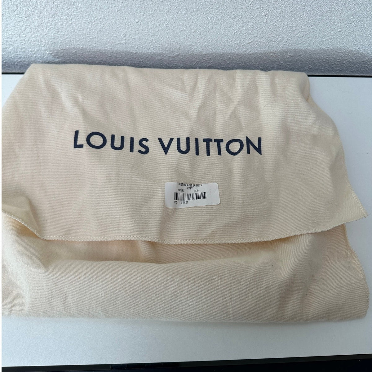 Louis Vuitton Twist MM Shoulder Bag – Emerald Epi Leather with Gold Hardware
