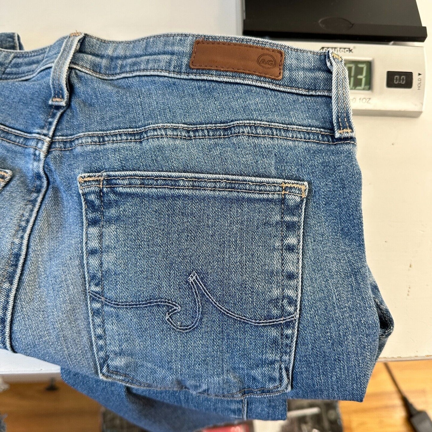 AG The Prima Ankle Raw Hem Cigarette Ankle Med Wash Blue Skinny Jean 27 Zip Fly