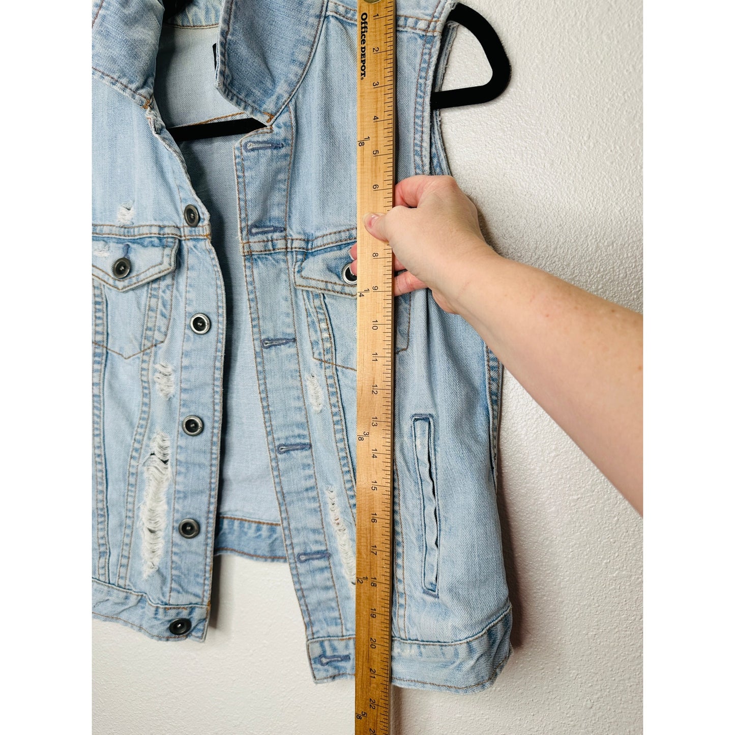Hurley Light Wash Distressed Denim Sleeveless Button Vest S