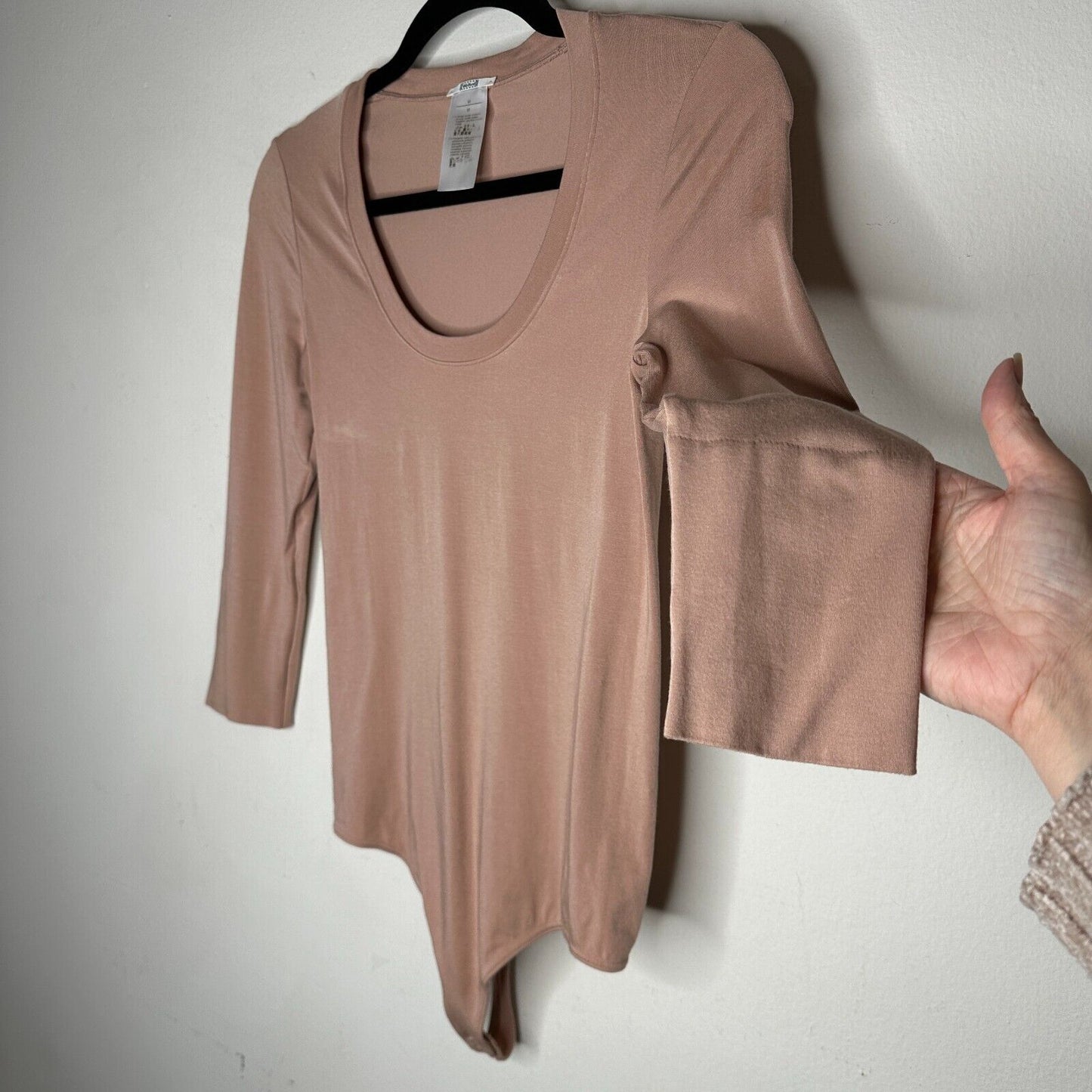 Wolford Tan Beige 3/4 Sleeve Banded Scoop Neck Thong Bodysuit Medium
