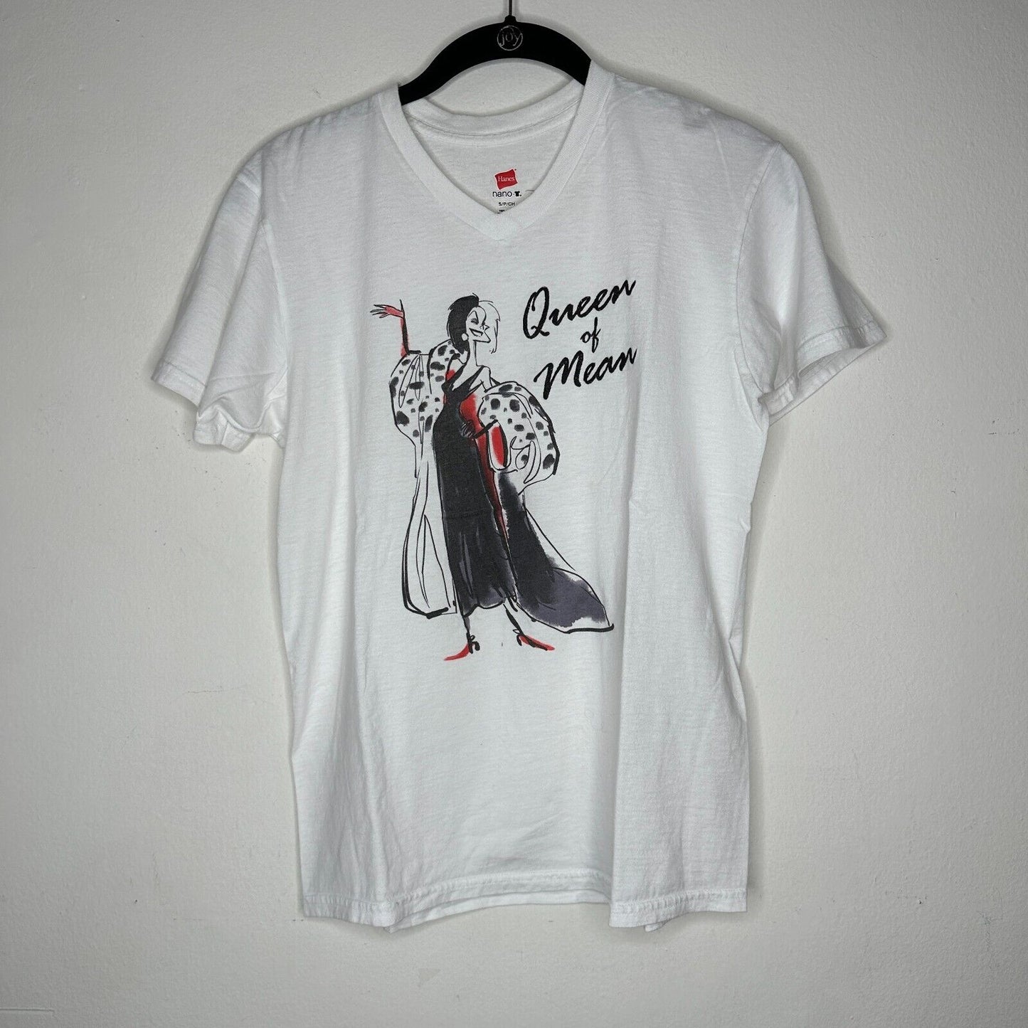 Disney Queen Of Mean Cruella De Vil Graphic White Short Sleeve VNeck Tee S