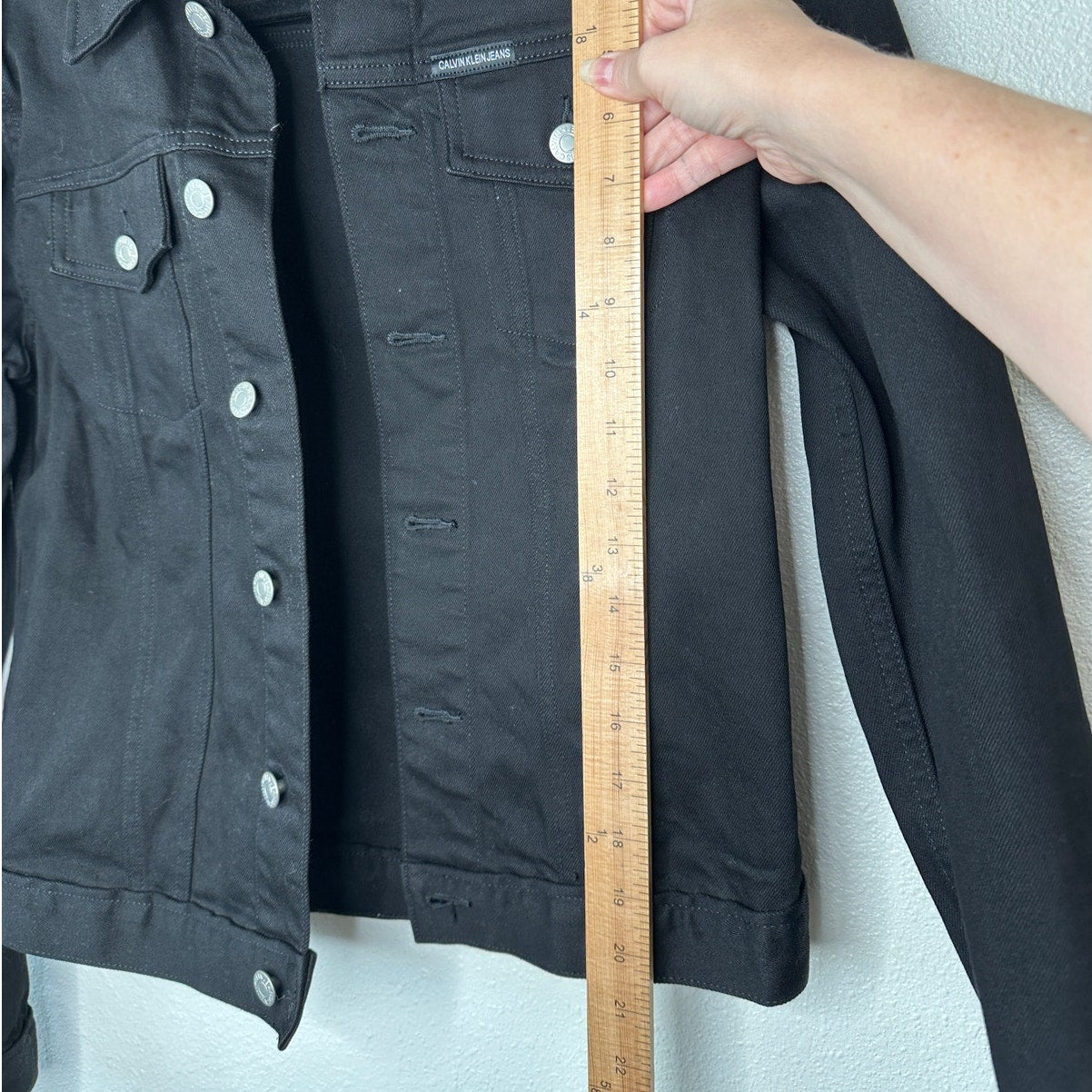 Calvin Klein Jet Black Denim Silver Button Front Collared Crop Jean Jacket M