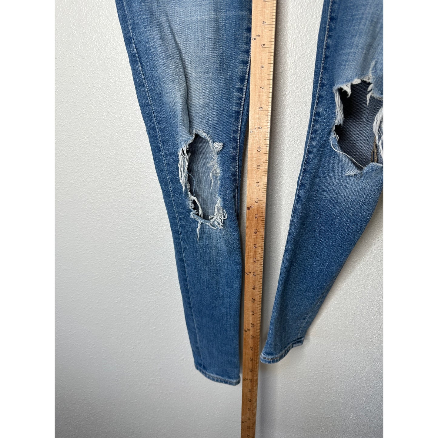 Levi’s 721 High Rise Skinny Jeans Size 25 Distressed Knees