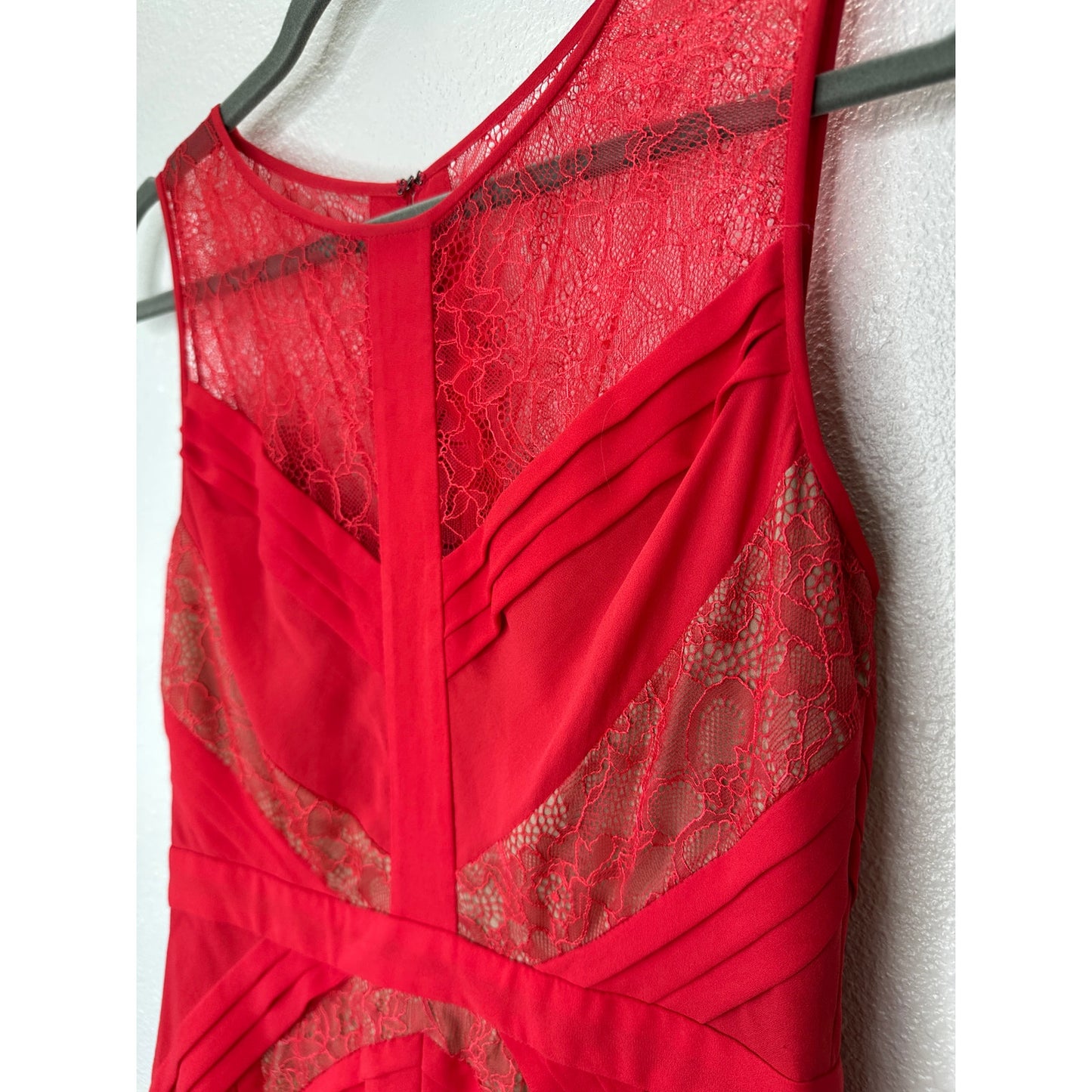 BCBGMAXAZRIA Raya Red Sleeveless Chevron Pleated Lace Dress 6