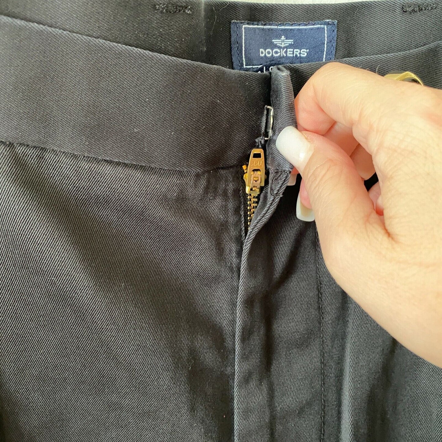 Men's Dockers D3 Classic Fit Pleated Black Zip Close Casual Pant Trousers 34