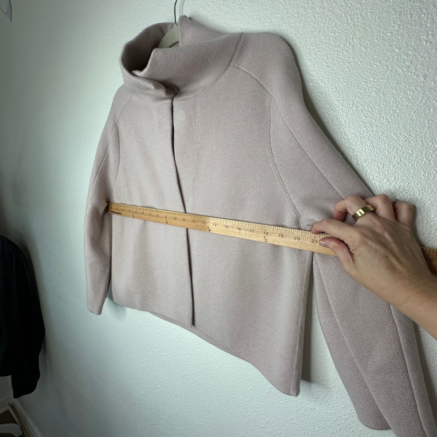 TSE Light Pink Magnetic Collared Cropped Cardigan Long Balloon Sleeves