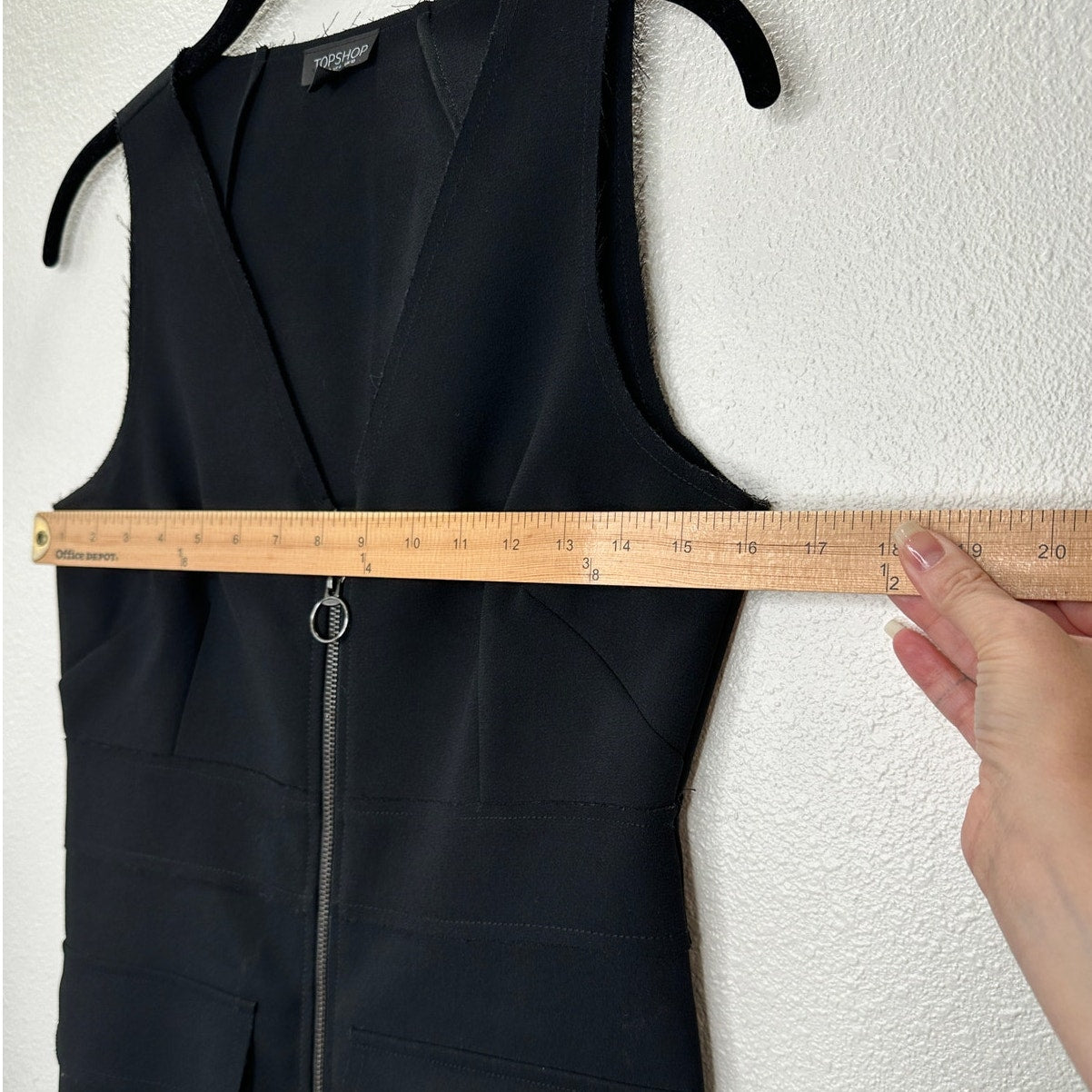 Topshop Black VNeck Front Zip Sleeveless Utility Pocket Dress 6