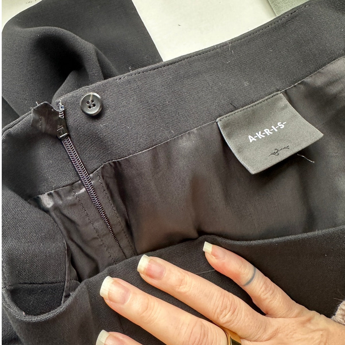 Akris Black Wool Blend Pencil Skirt 4 Hem Slits Front & Side Zippers 6