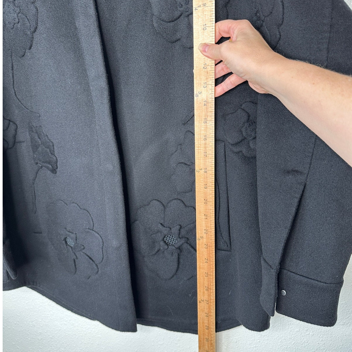 Valentino Garavani Black Wool-Cashmere Appliqué Jacket Snap Close M