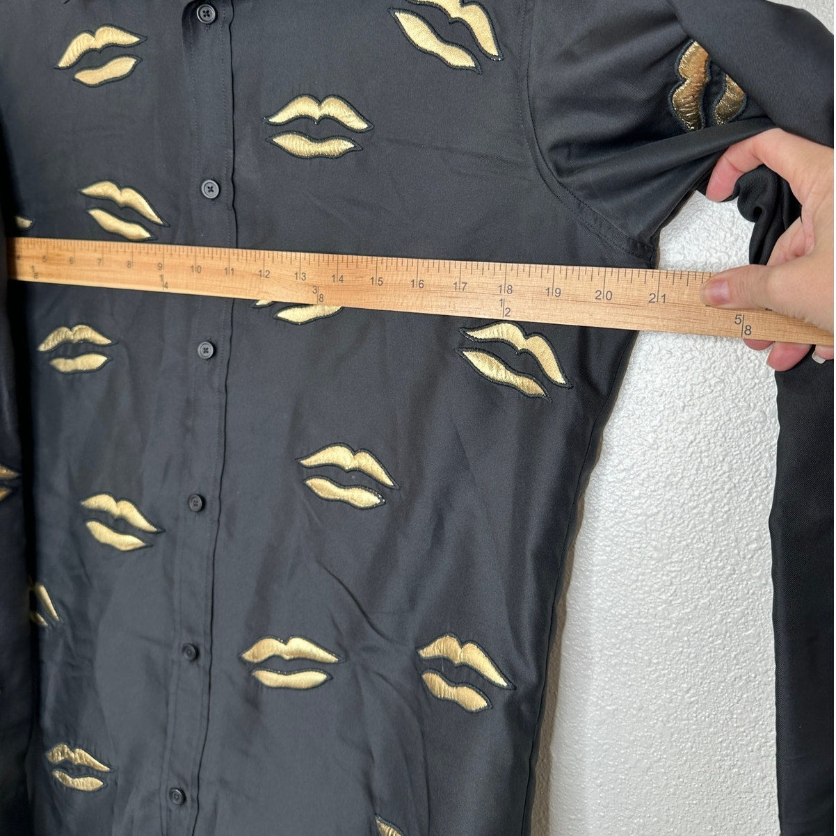 Givenchy Black with Gold Embroidery Lips Button Front Long Sleeve Shirt 38 / M