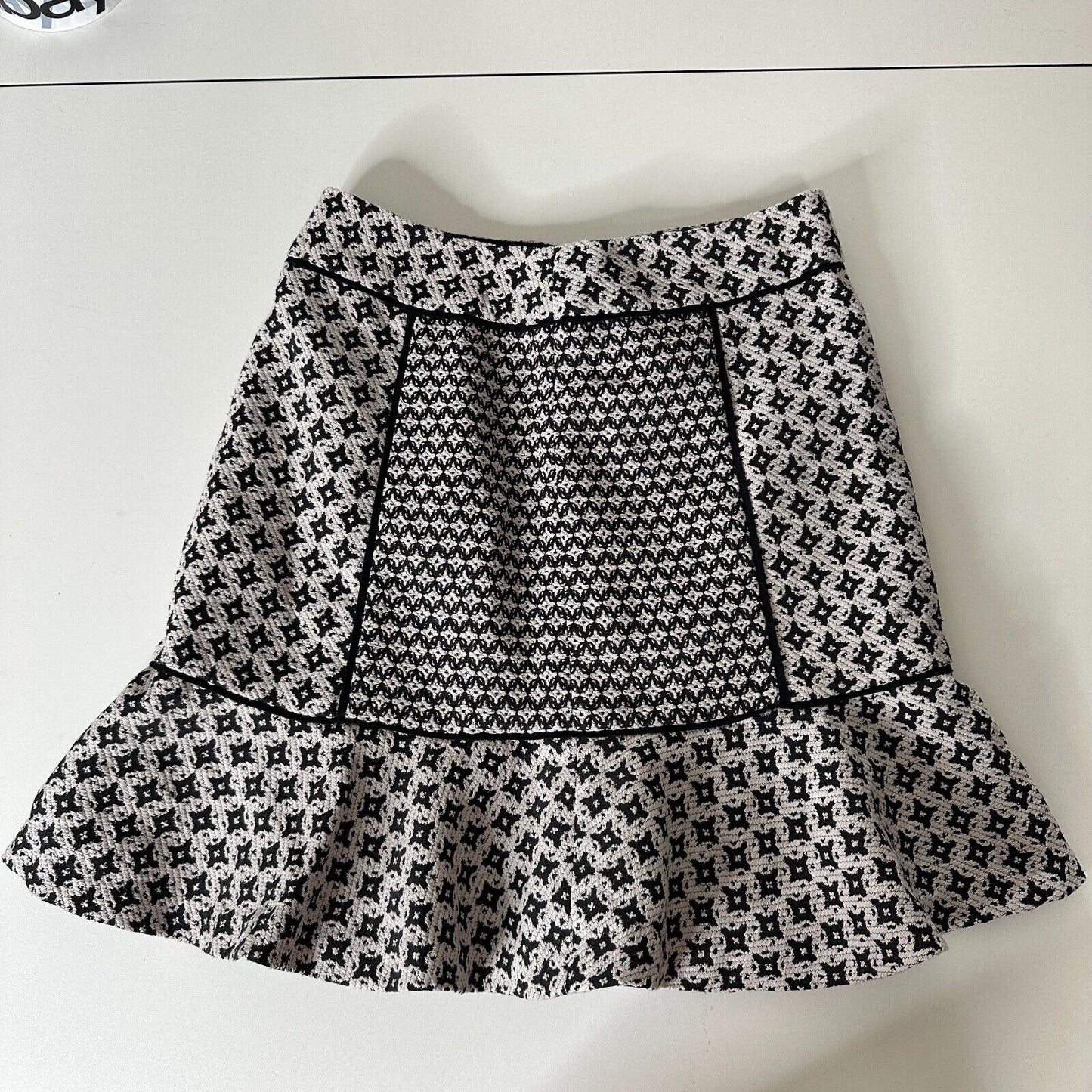 Ann Taylor Loft Black and White Geometric Ruffle Flair Peplum Mini Skirt 00P