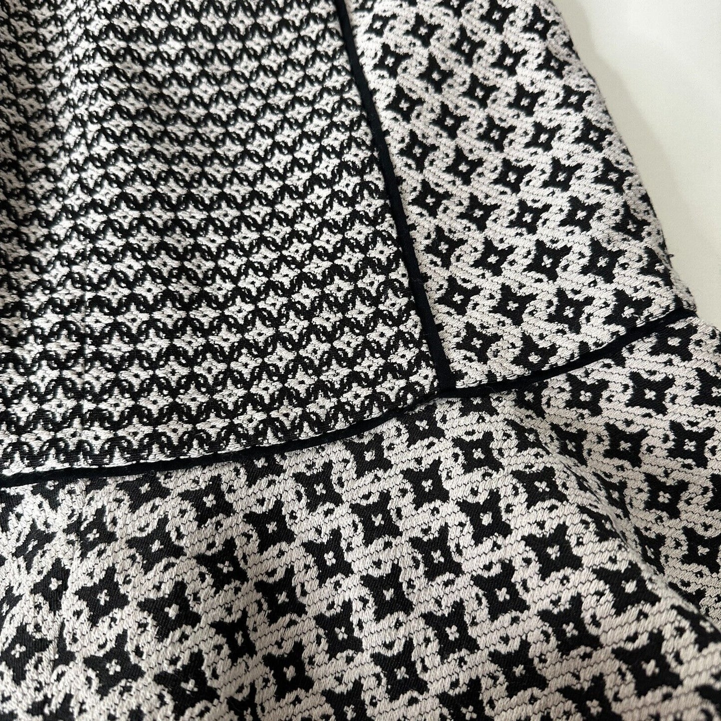 Ann Taylor Loft Black and White Geometric Ruffle Flair Peplum Mini Skirt 00P