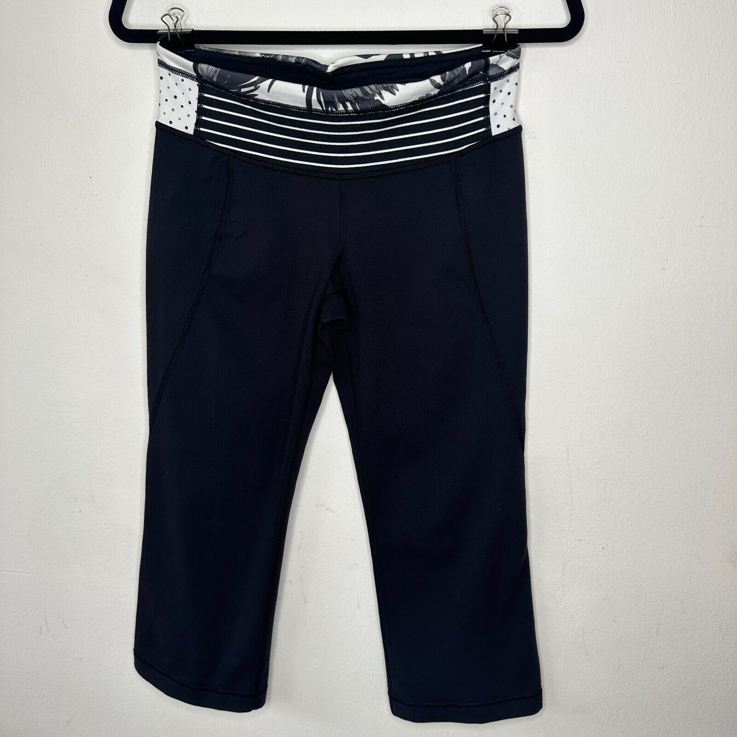 Lululemon Black Wide Leg Crop Legging Floral Stripe Black and White Waistband 6