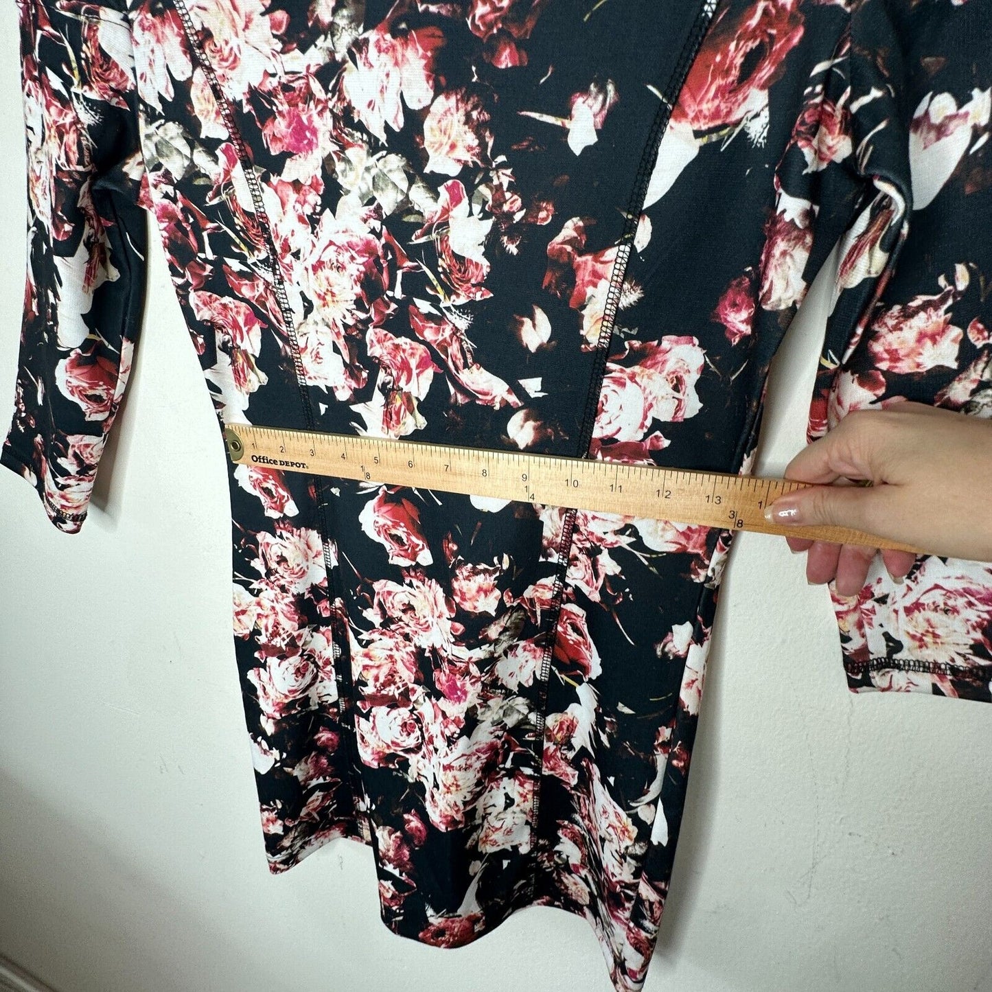 H&M Black Red and White Floral 3/4 Sleeve Mini Dress Quilted At Shoulders Zip S