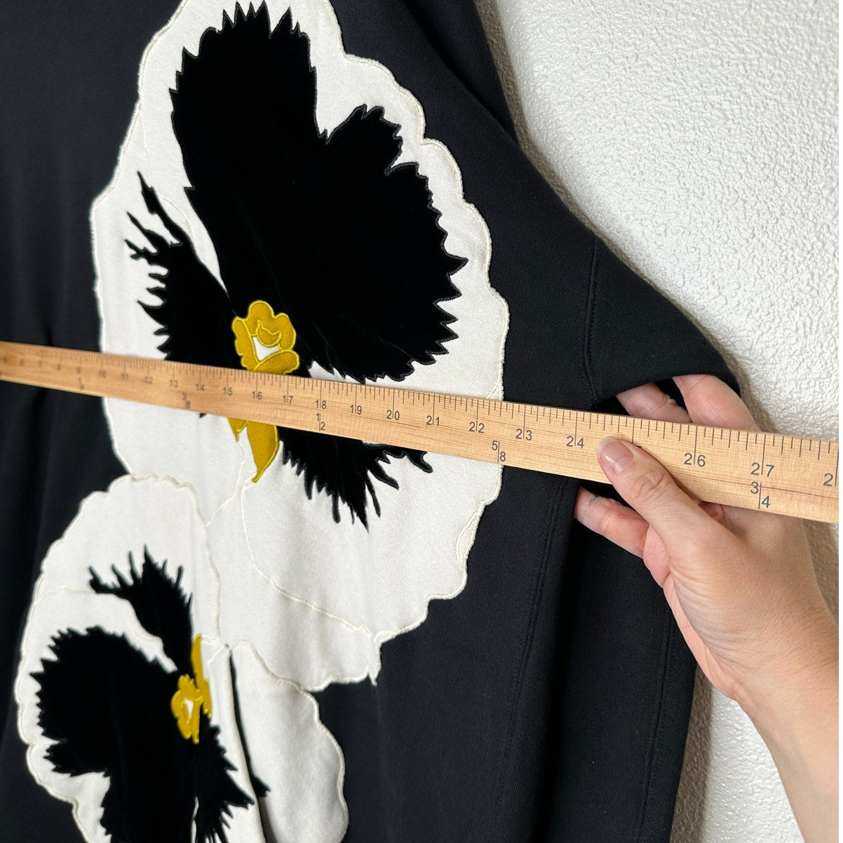 Valentino Garavani Black Hoodie Embroidered White Pansy Patches M