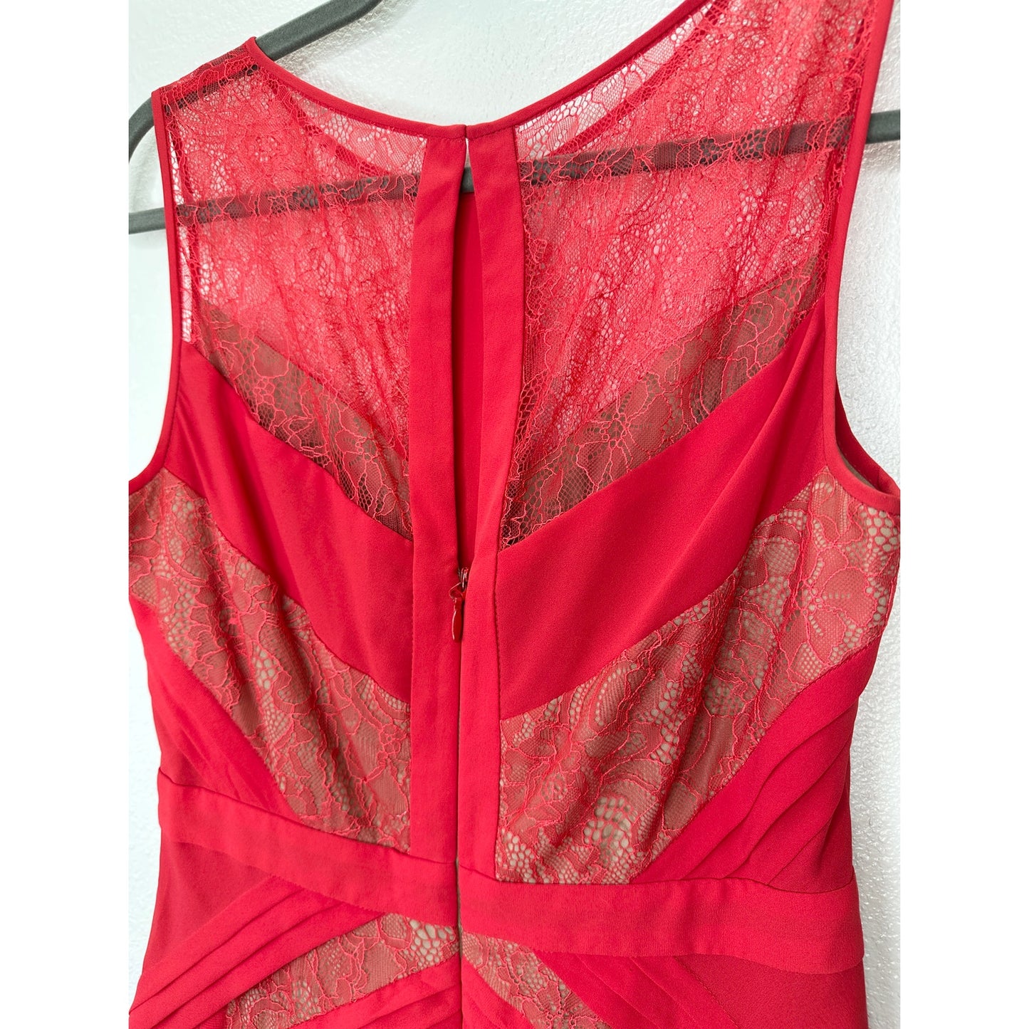 BCBGMAXAZRIA Raya Red Sleeveless Chevron Pleated Lace Dress 6