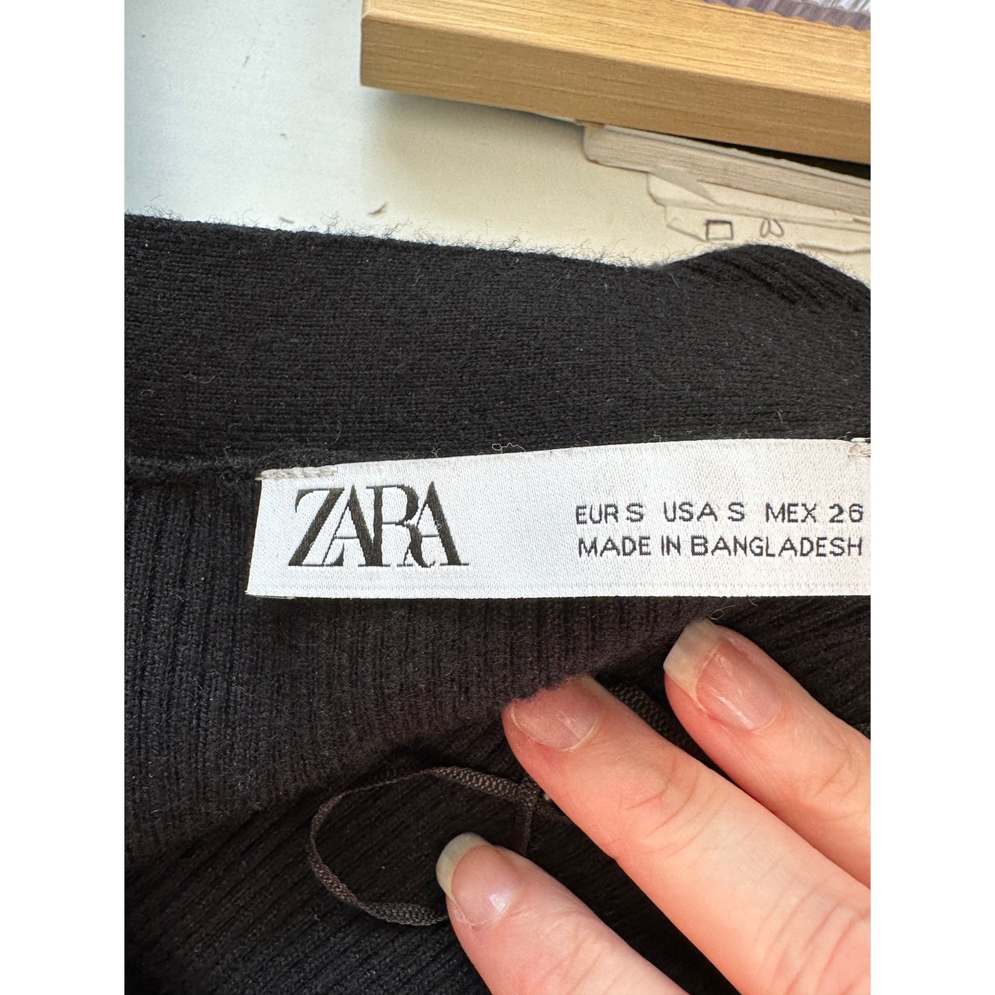 Zara Black Ribbed V-Neck Front Button Long Sleeve Cardigan Sweater S