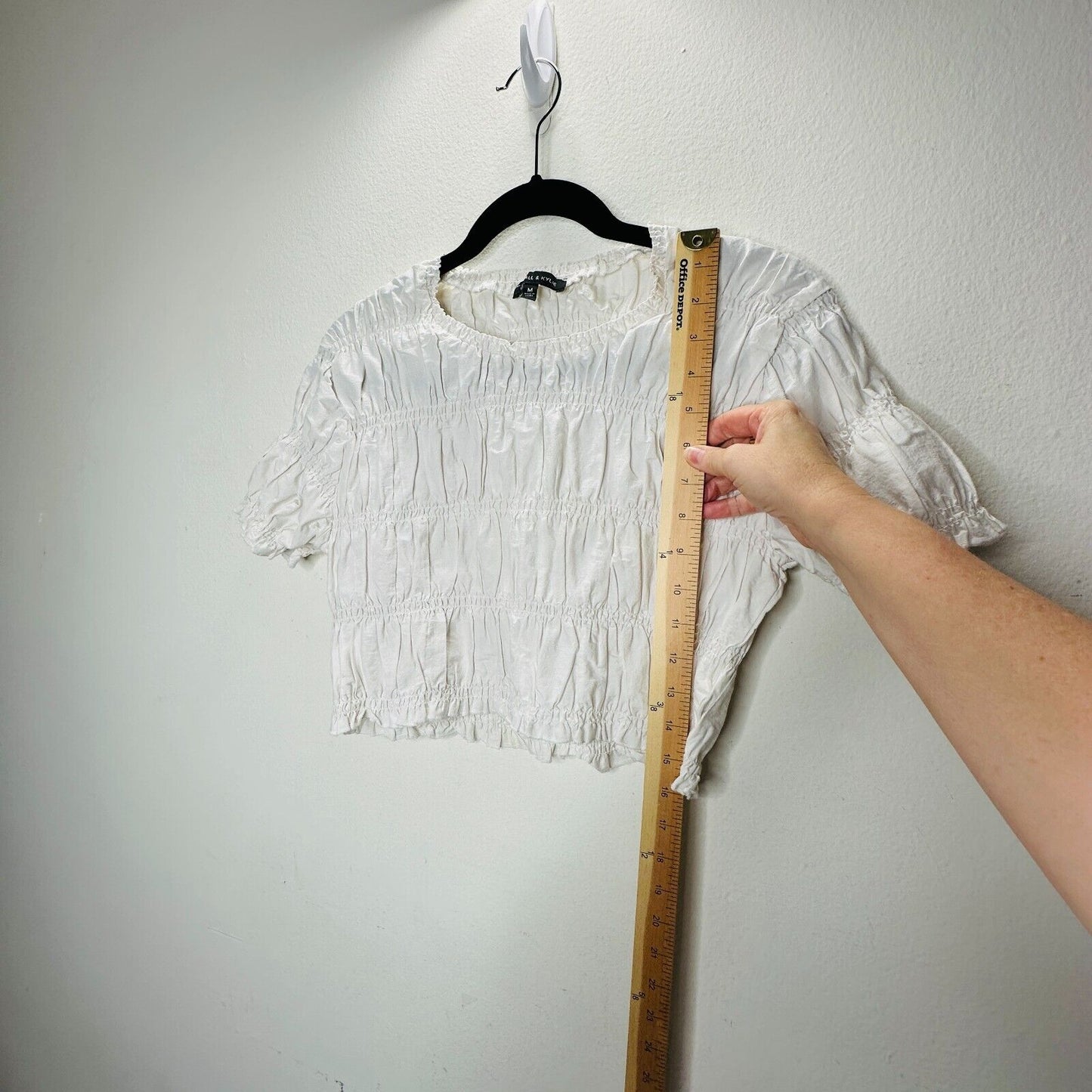 Kendal & Kylie White Stretchy Ruched Short Sleeve Round Neck Casual Crop Top M