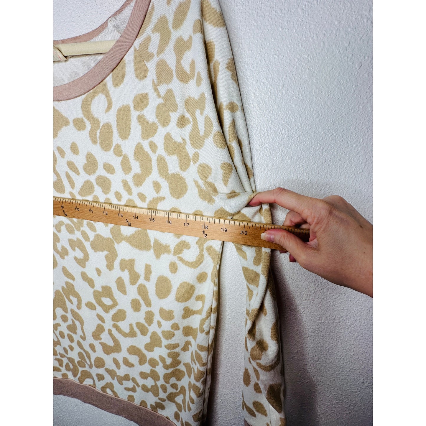 Bibi Cream & Tan Giraffe Print Wide Neck Long Sleeve Sweater S Y2k