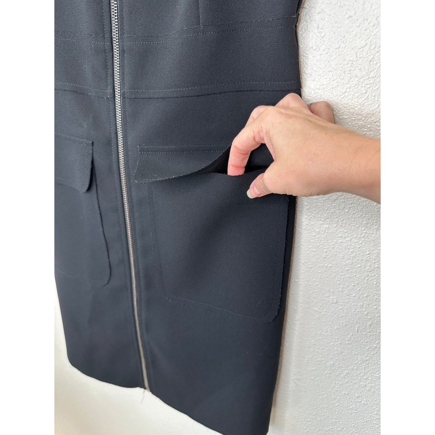 Topshop Black VNeck Front Zip Sleeveless Utility Pocket Dress 6