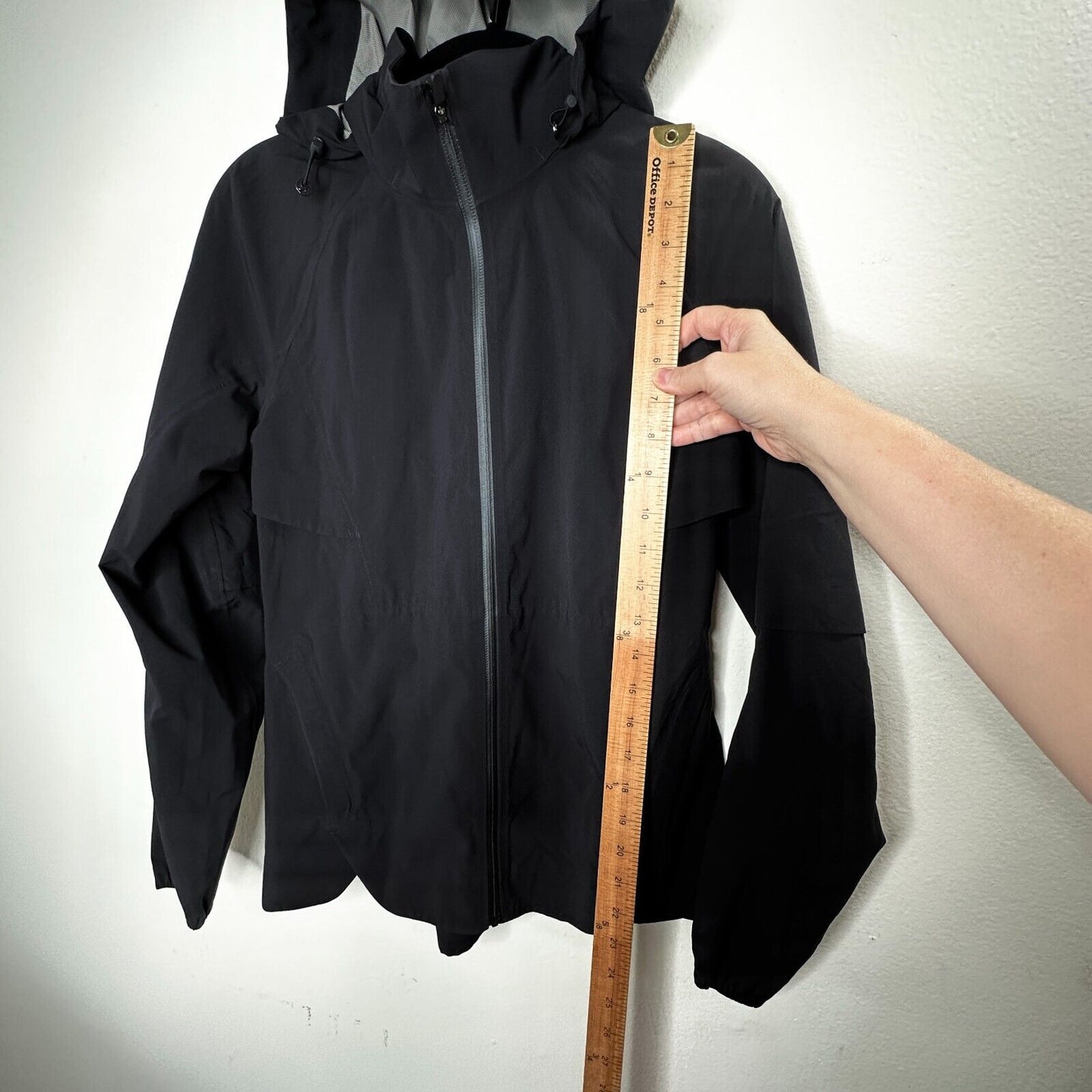 RARE Lululemon Black 2017 Whistler Ambassador Summit Jacket Front Zip Hooded 4