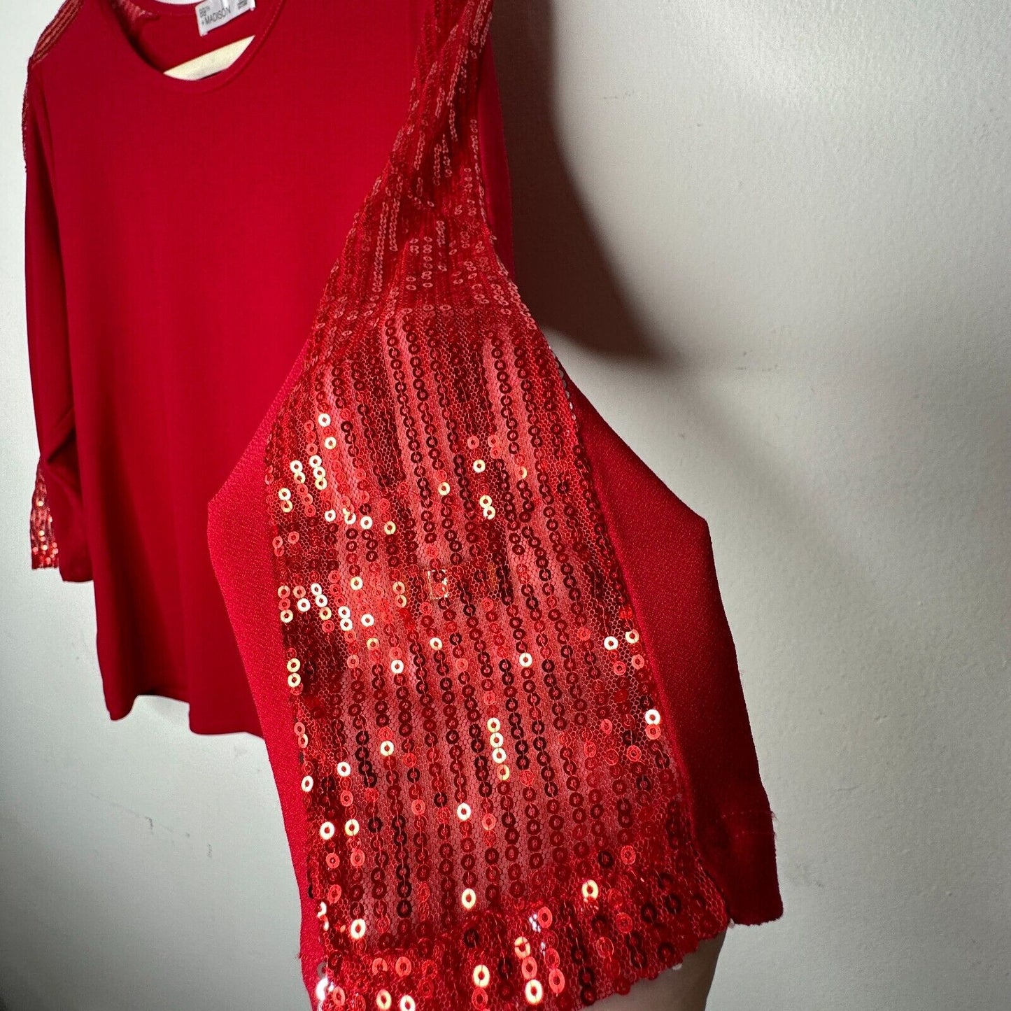 89th + Madison Deep Red Round Neck 3/4 Sequin Sleeve Pullover Blouse Petit L
