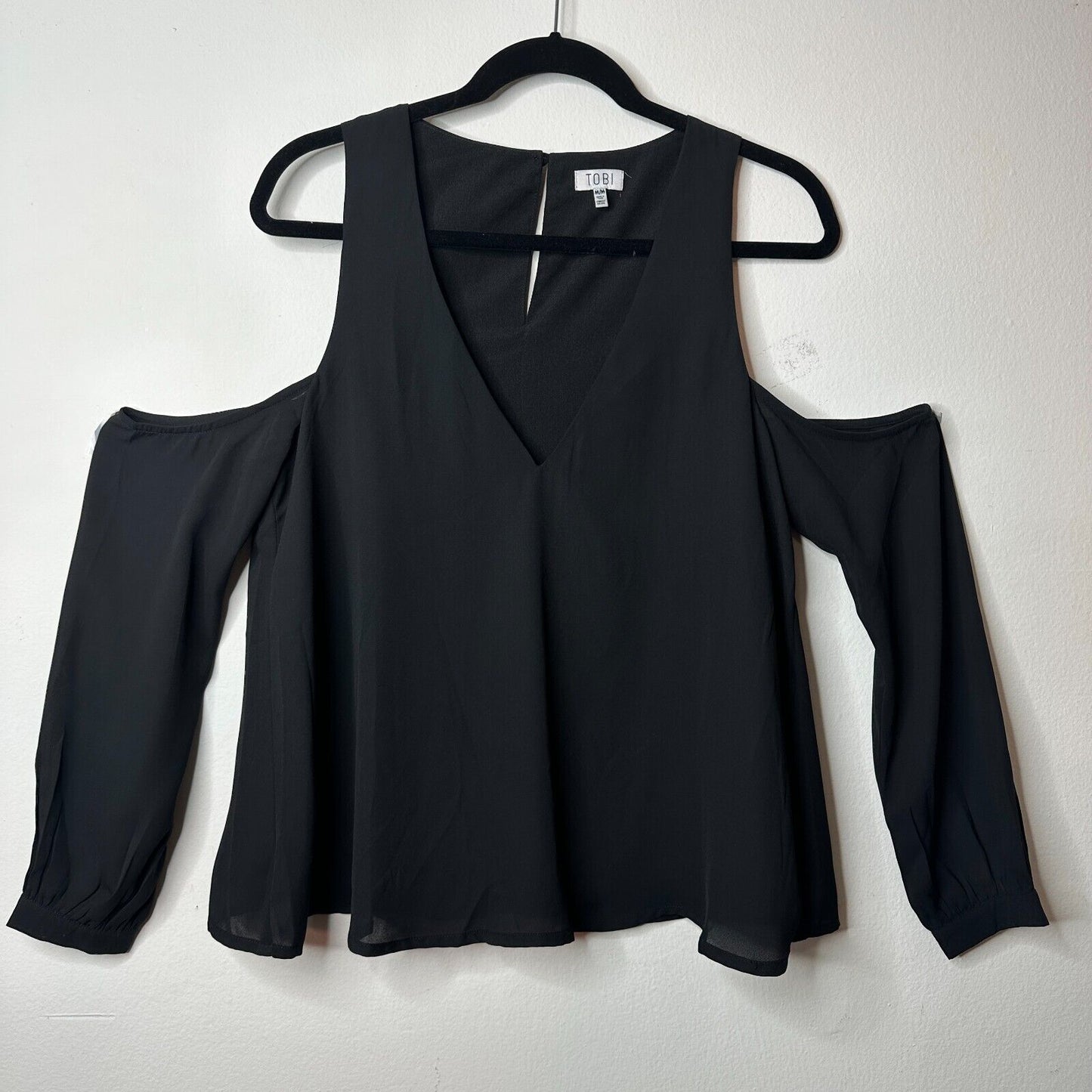 Tobi Black Cold Shoulder Long Sleeve Flowy V-Neck Keyhole Back Blouse M