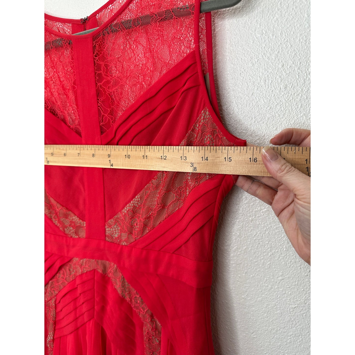 BCBGMAXAZRIA Raya Red Sleeveless Chevron Pleated Lace Dress 6