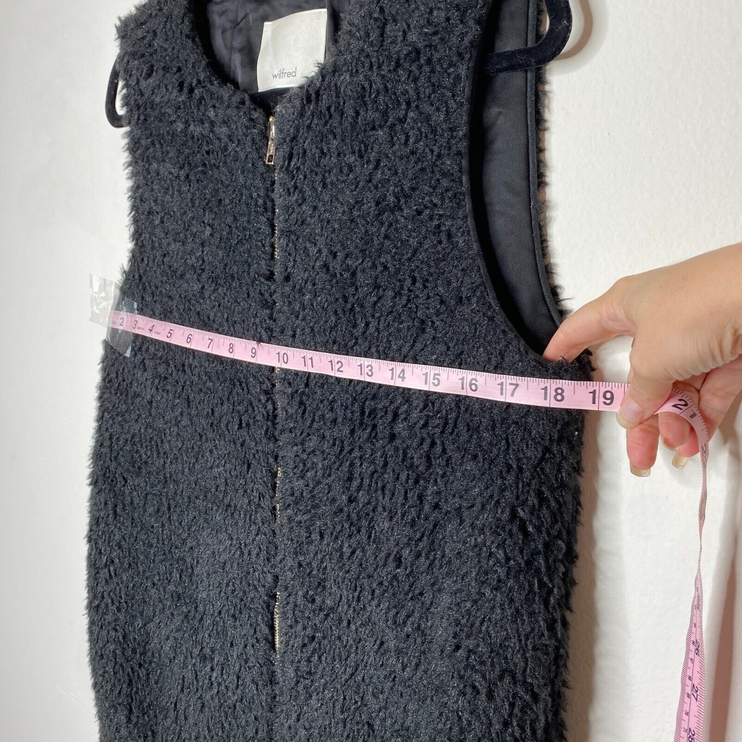 Aritzia Wilfred Chatou Fuzzy Faux Fur Fleece Sherpa Black Front Zip Vest Small