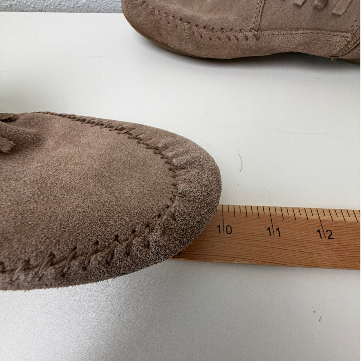 Minnetonka Taupe Suede Fringe Ankle Moccasin Boots Women's Size 8