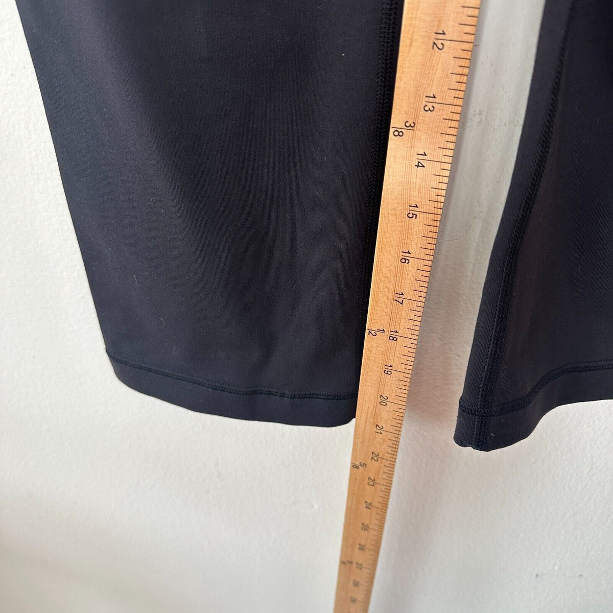 Lululemon Black Wide Leg Crop Legging Floral Stripe Black and White Waistband 6