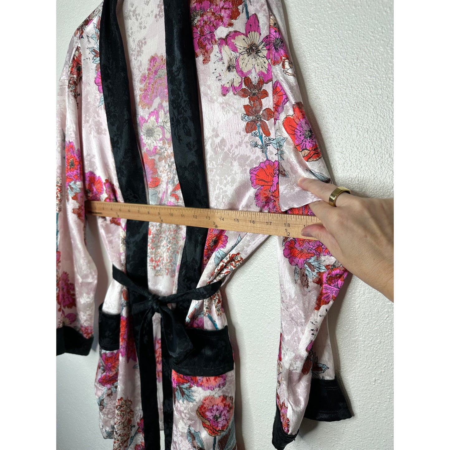 Free People Intimately Pale Pink Cream Multicolor Floral Asian Kimono Bathrobe XS