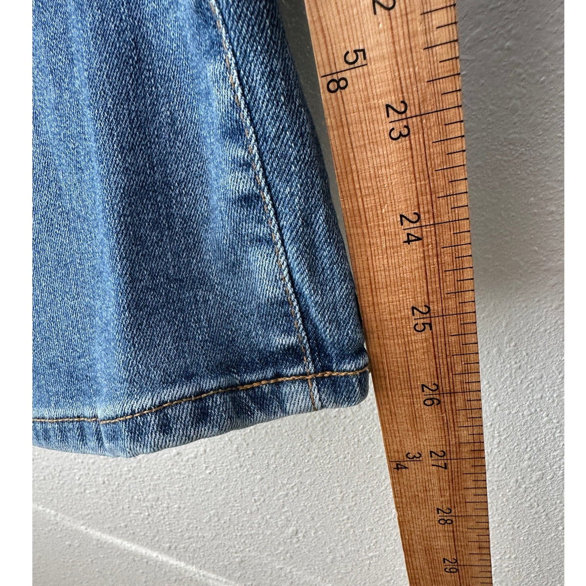 AG Prima Crop Cigarette Jeans Medium Wash Whiskered Size 32R