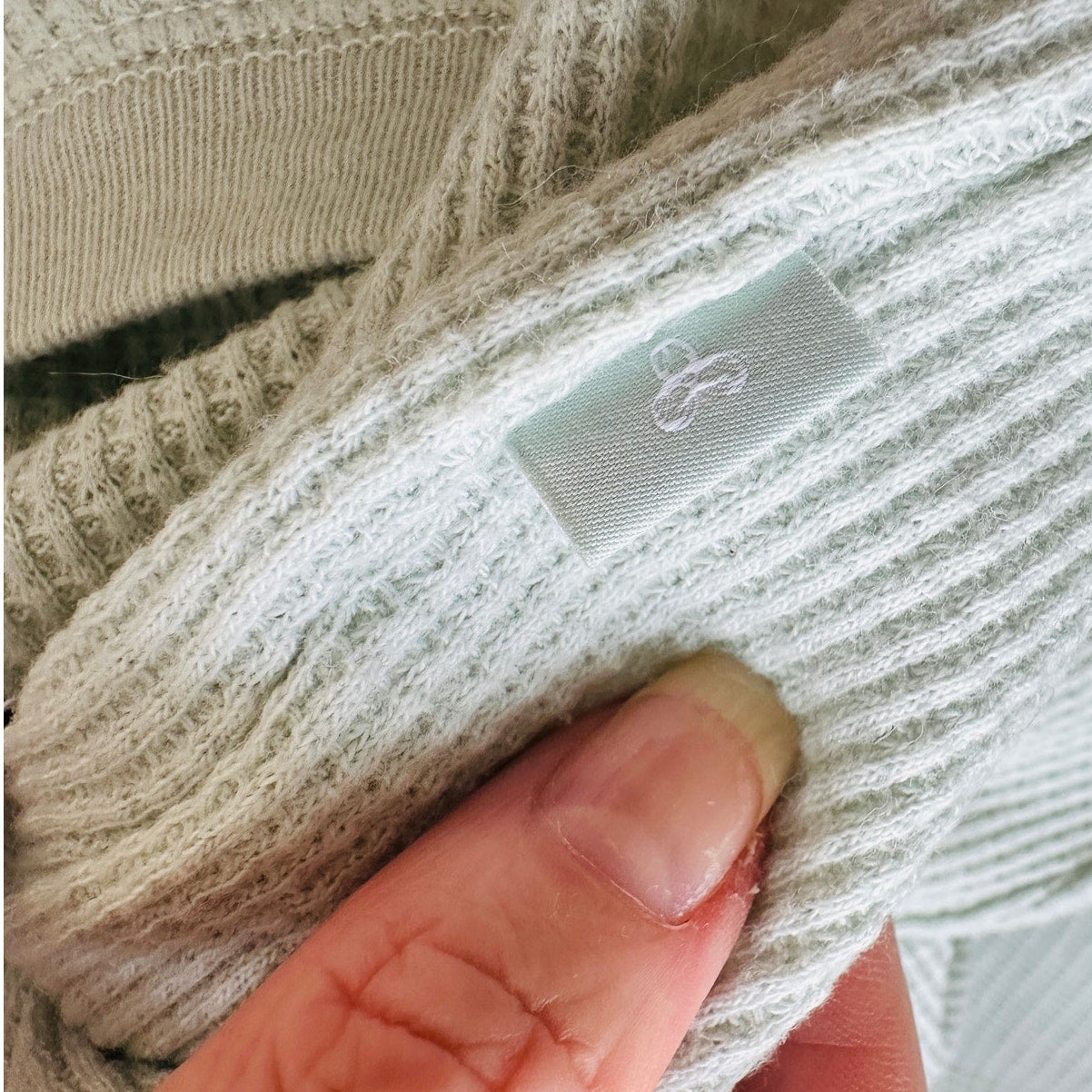 Aritzia TNA Light Mint Green Waffle Knit Long Sleeve Crop Sweater S