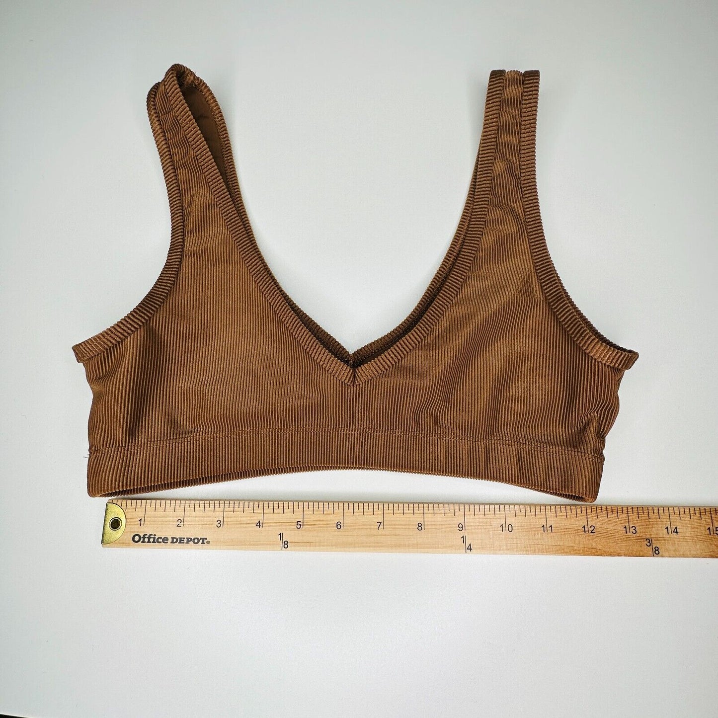 Weworewhat Brown V-Neck Form Fitting Stretch Pullover Ribbed Sports Bra Medium