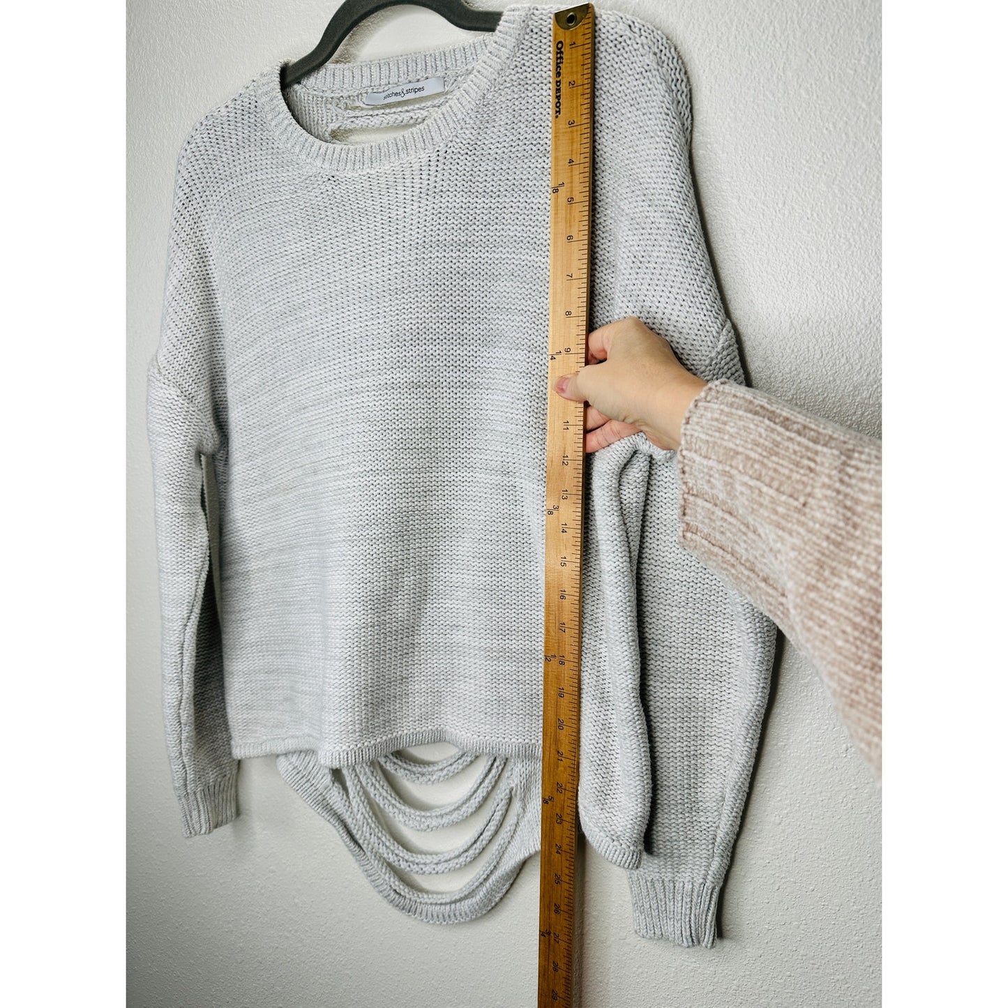 Stitches & Stripes Light Gray Crew Neck Distressed Back Sweater XL