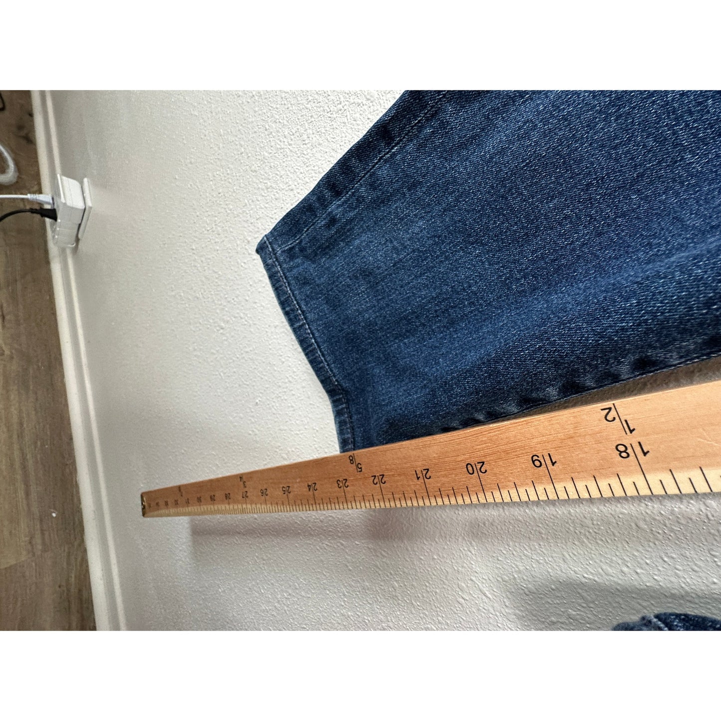 AG Harper Essential Straight Leg Jeans Size 30R Medium Wash