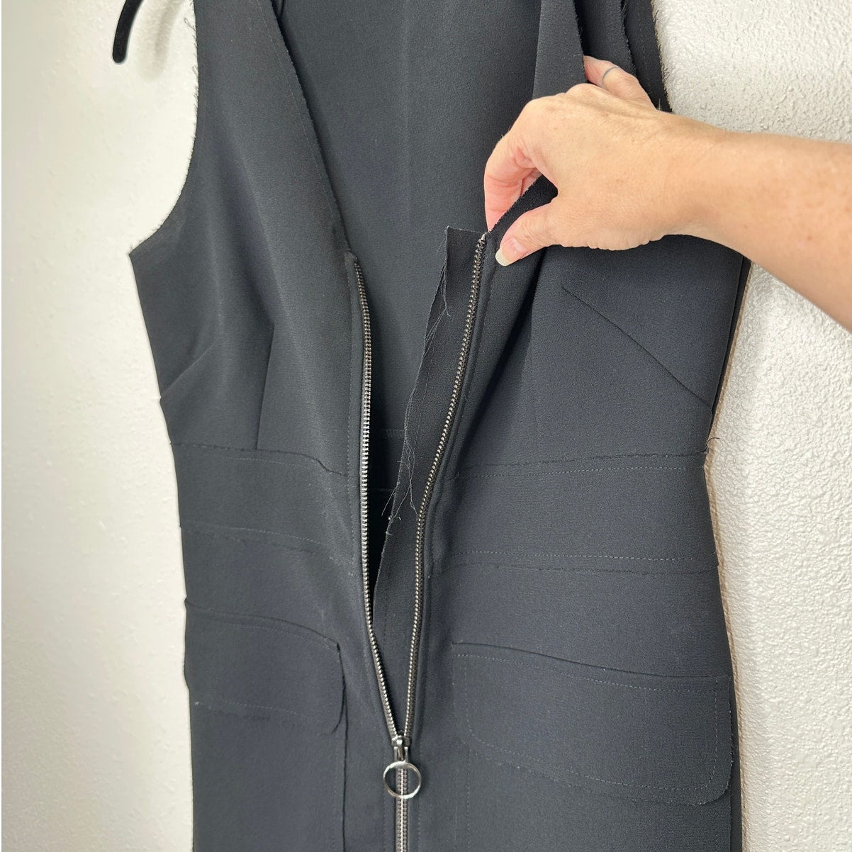 Topshop Black VNeck Front Zip Sleeveless Utility Pocket Dress 6