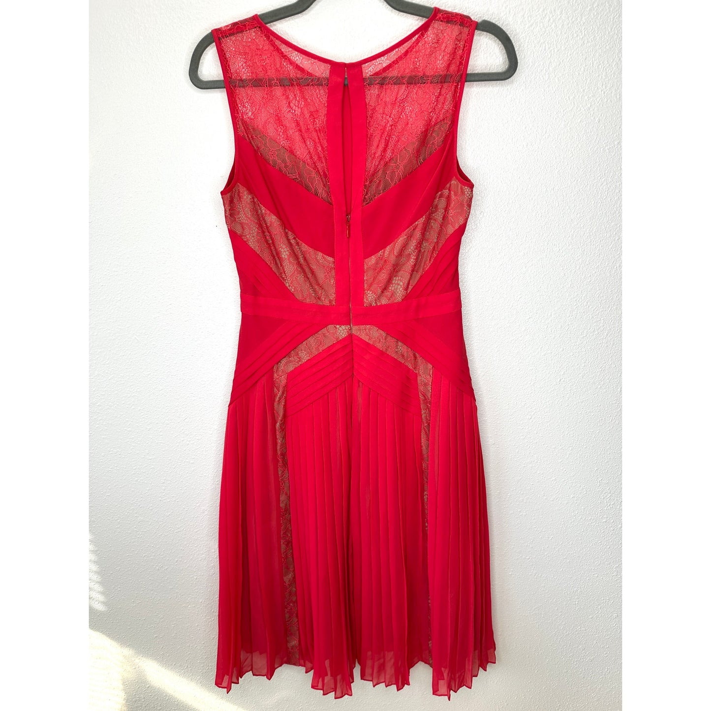BCBGMAXAZRIA Raya Red Sleeveless Chevron Pleated Lace Dress 6