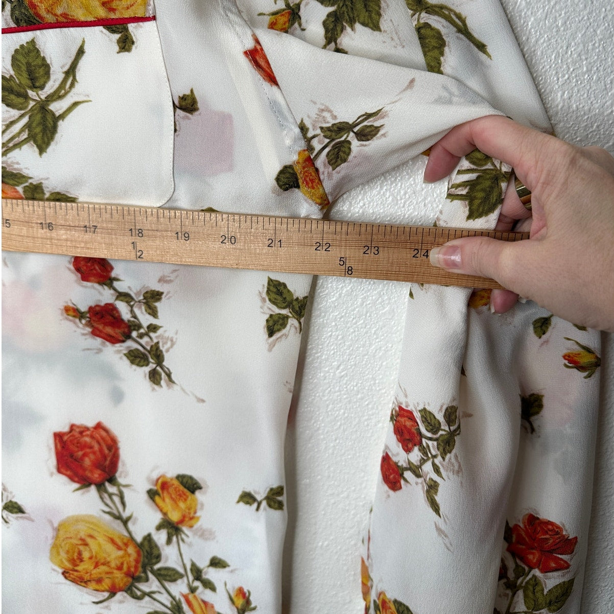 Alexander McQueen Cream Multi Color Floral Long Sleeve Button Pajama Top 44 / M