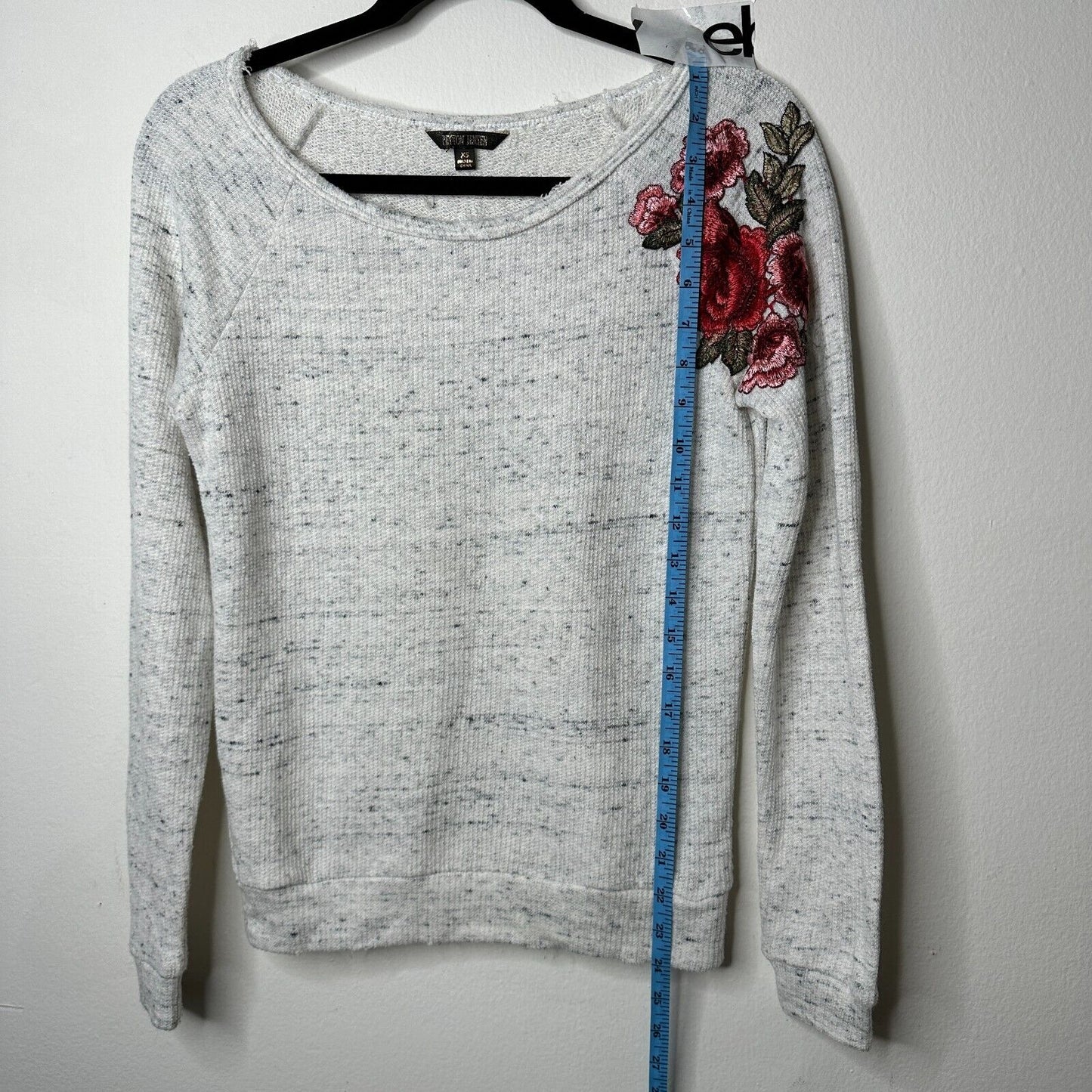 Peyton Jensen White-Gray Heathered Embroidered Rose Shoulder Sweater XS