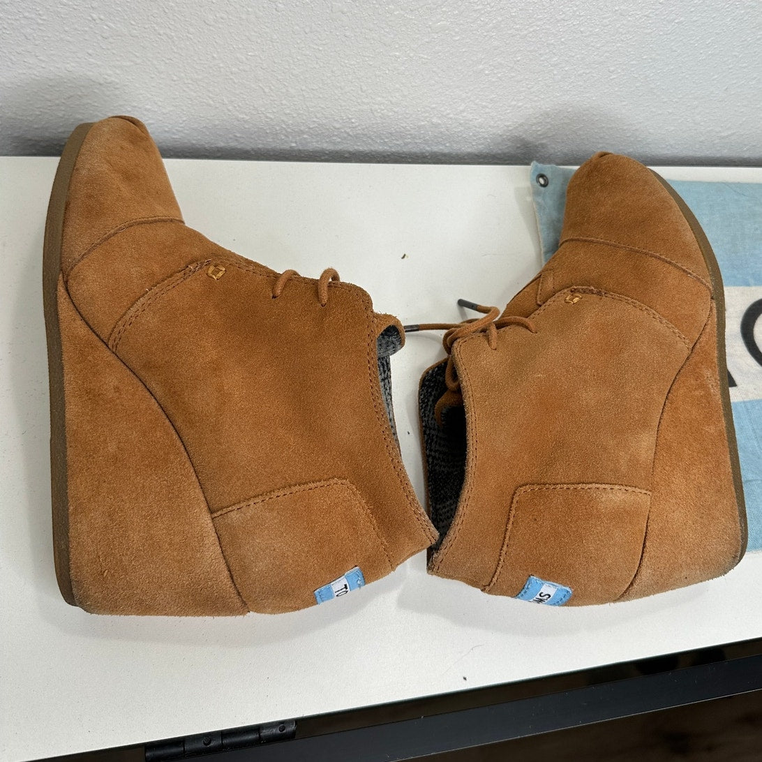 Toms Rust Brown Suede Camel Desert Pleated Toe Wedge Tie Booties 7