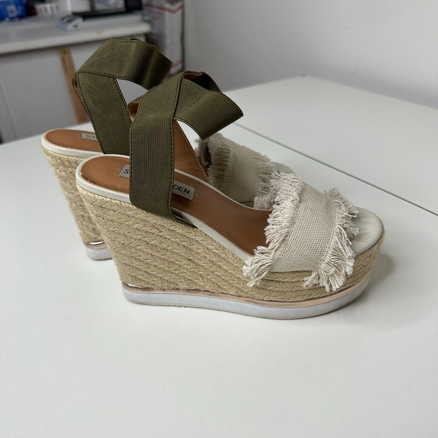 Steve Madden Venus Wedge Beige Fringed Canvas Green Ankle Espadrille Wedges 5.5