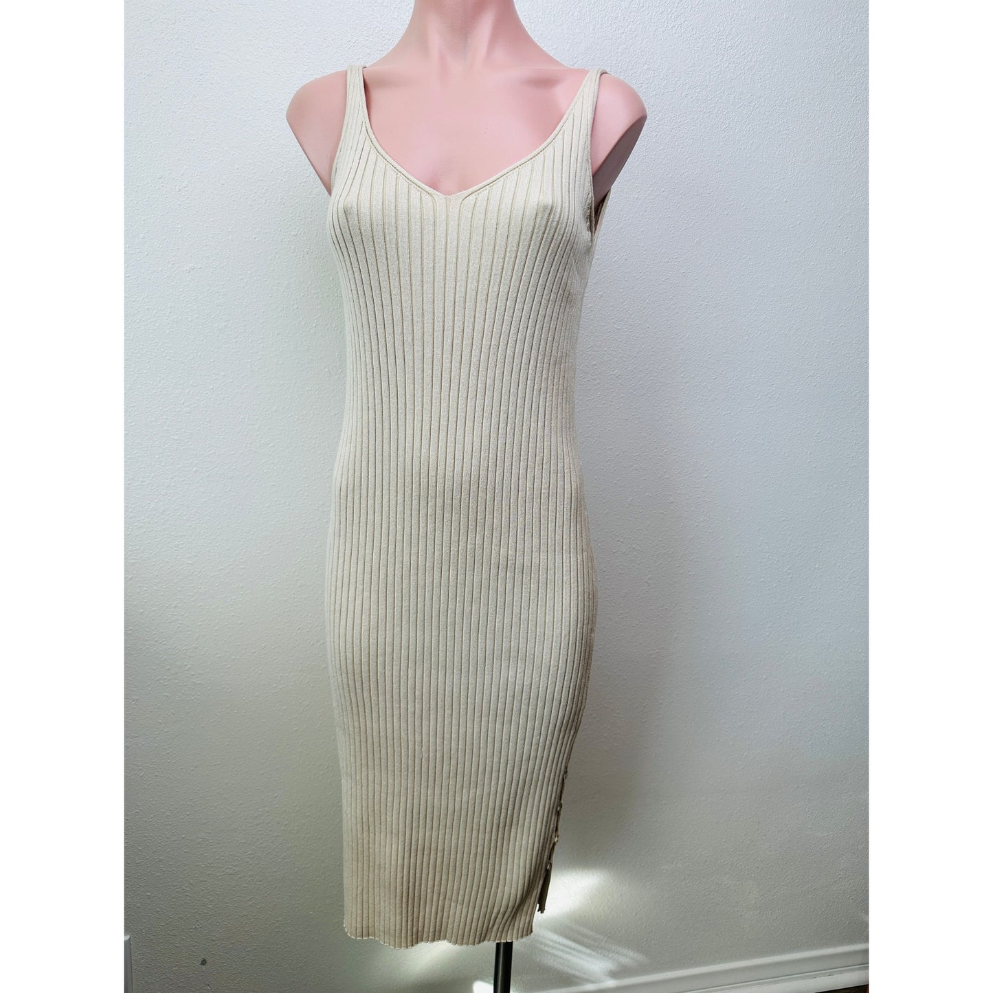 Aqua Tan Ribbed VNeck Sleeveless Side Button Midi Dress L