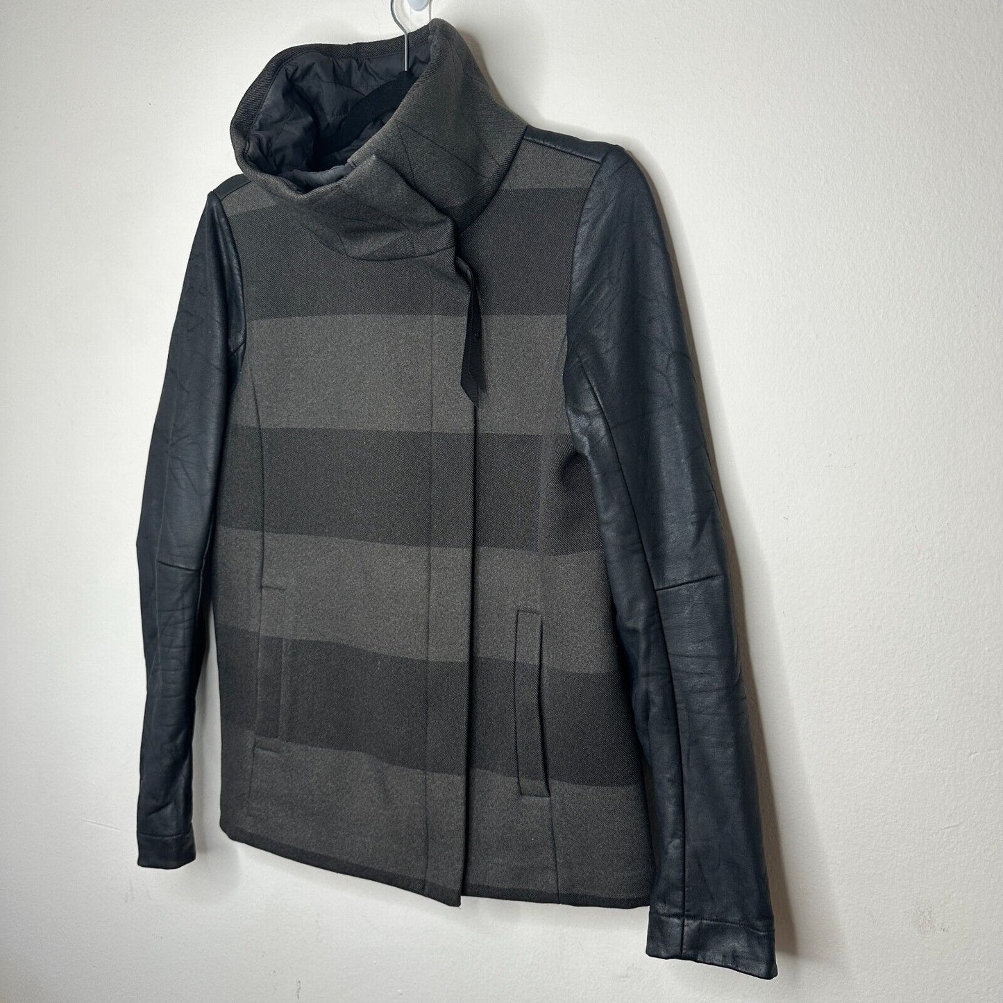Lululemon Sweet Life Soot Black & Gray Stripe Biker Jacket Water Repel 4