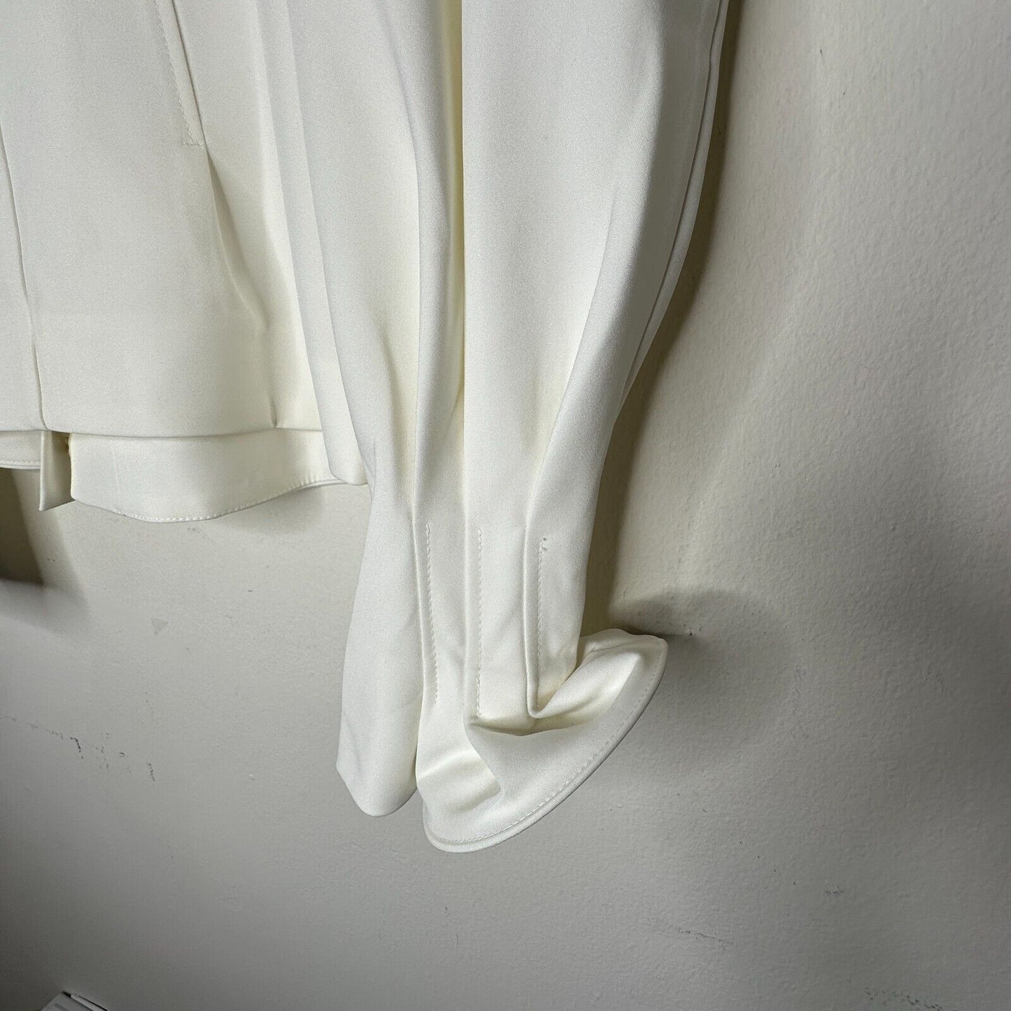 Cream V-Neck Loop & Button Front Balloon Pleated Cuff Sleeve Crop Blouse Med