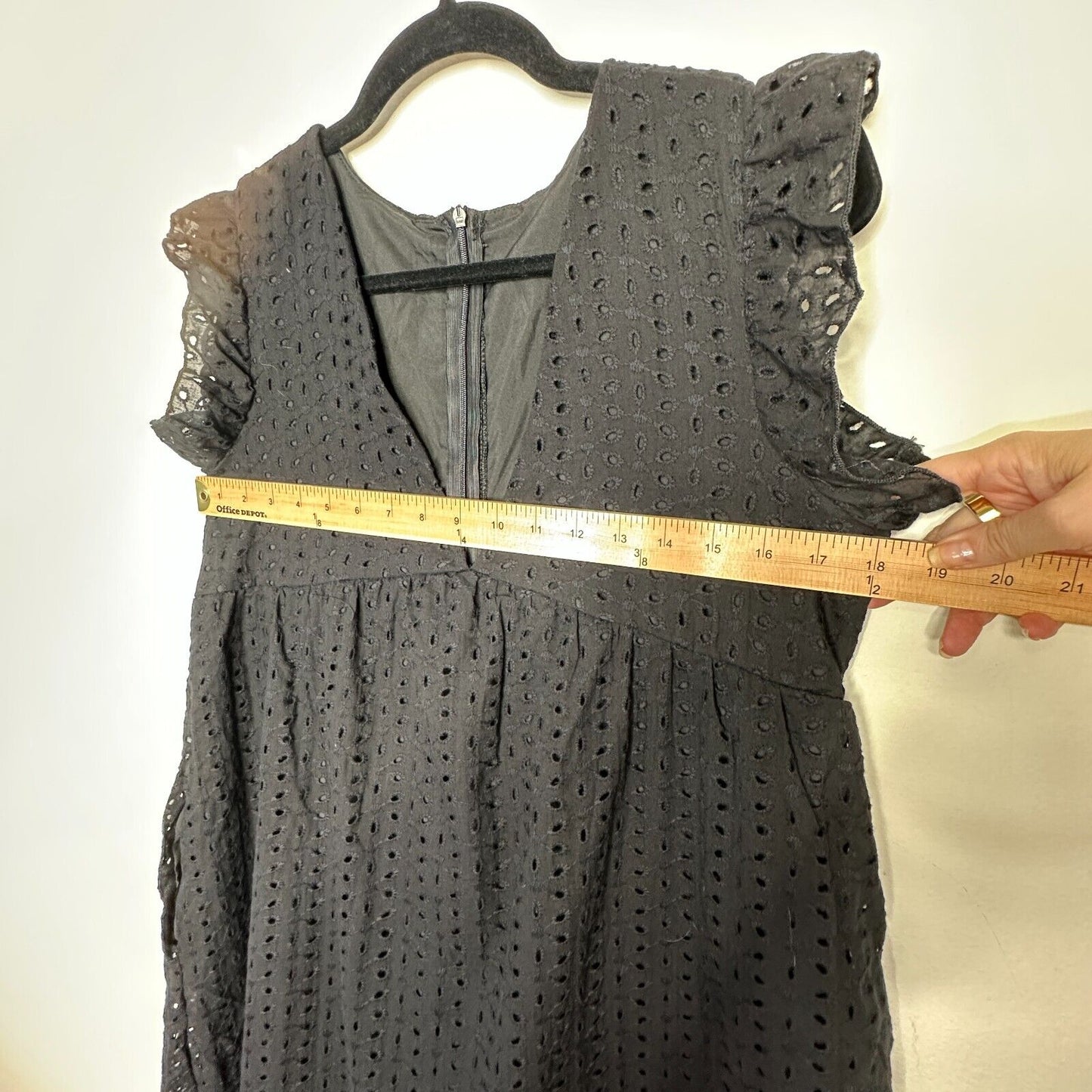 Black Eyelet Lace Ruffle Deep VNeck Zip Sleeveless Romper Mini Empire Waist Med