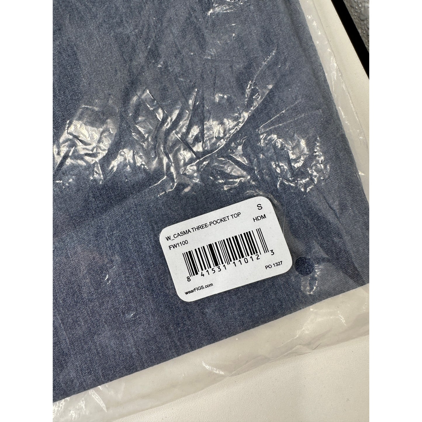 NWT Blue Denim Casma 3 Pocket Classic Fit V-Neck Scrub Top S